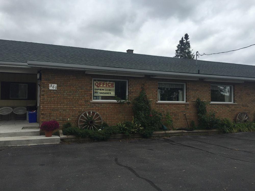 Twin Peaks Motel Napanee Dış mekan fotoğraf