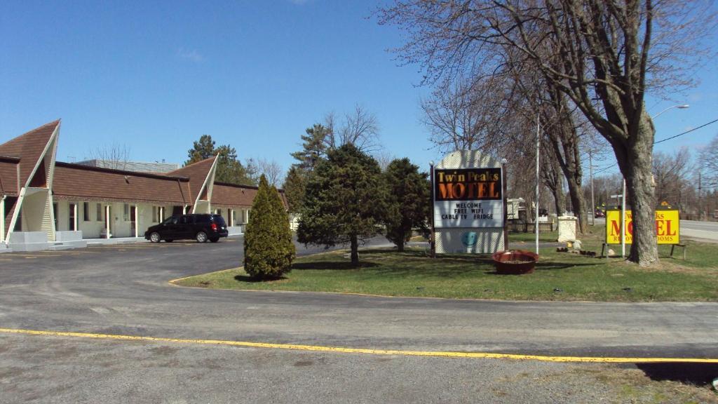 Twin Peaks Motel Napanee Dış mekan fotoğraf