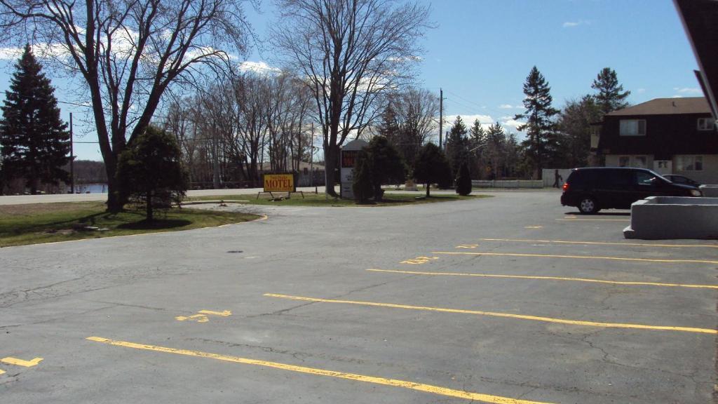 Twin Peaks Motel Napanee Dış mekan fotoğraf