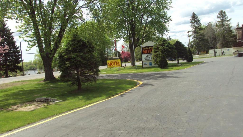 Twin Peaks Motel Napanee Dış mekan fotoğraf