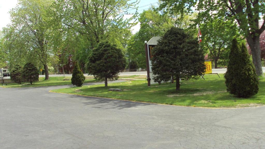 Twin Peaks Motel Napanee Dış mekan fotoğraf