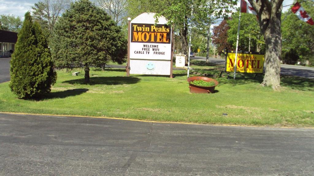Twin Peaks Motel Napanee Dış mekan fotoğraf