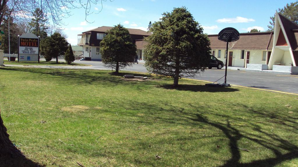 Twin Peaks Motel Napanee Dış mekan fotoğraf